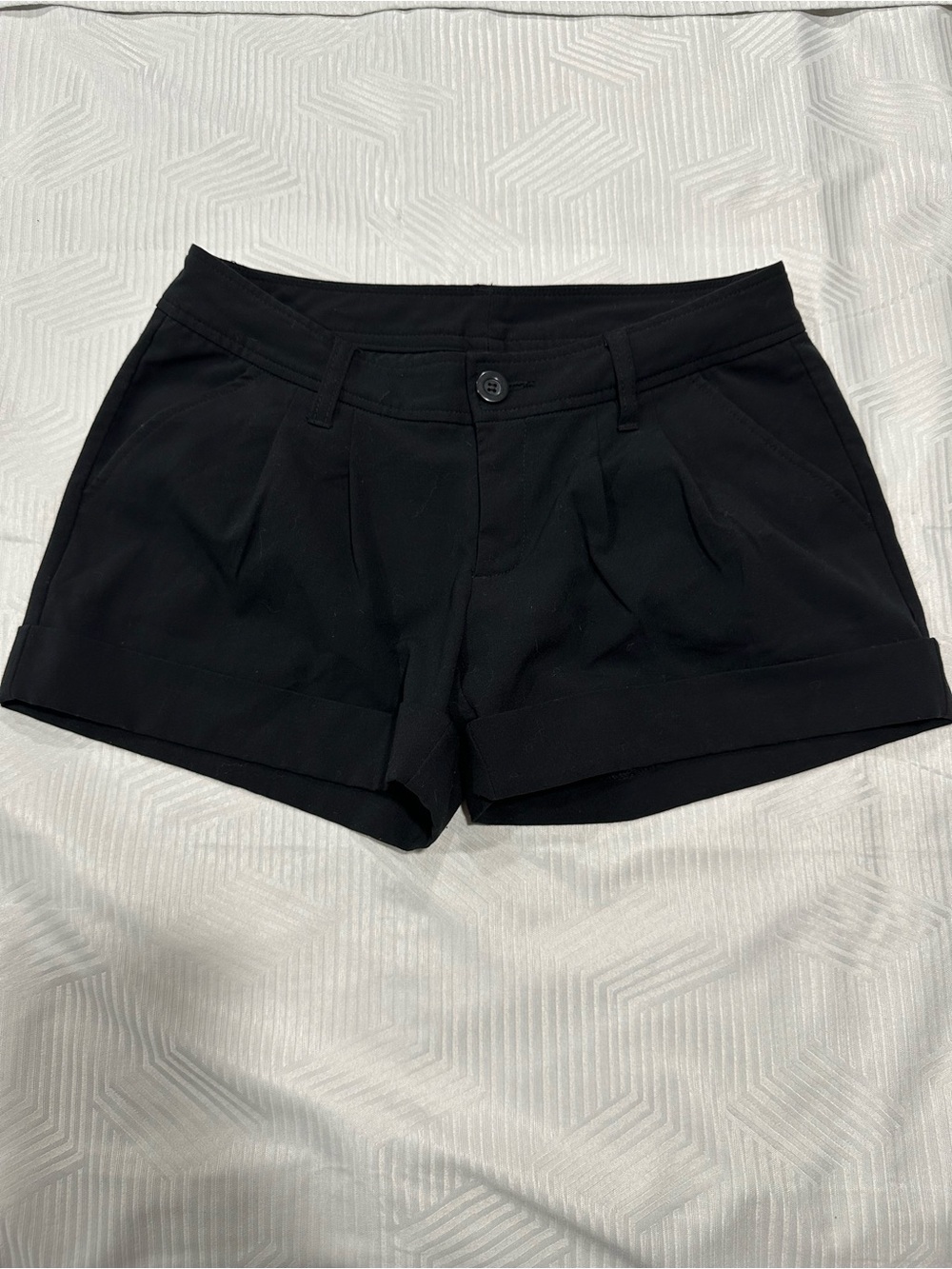 Frenchi Black Tailored Cuffed Shorts - Juniors Size 3 (Style 8P244048JR)